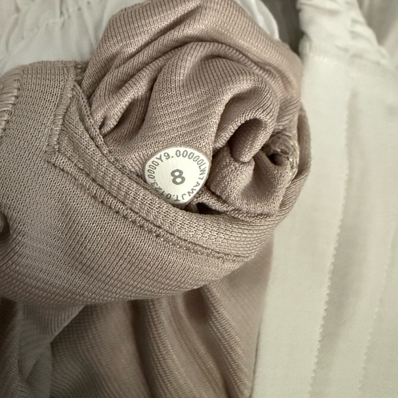 Lululemon Hotty Hot High-Rise Lined Short 4” - Picture 9 of 9